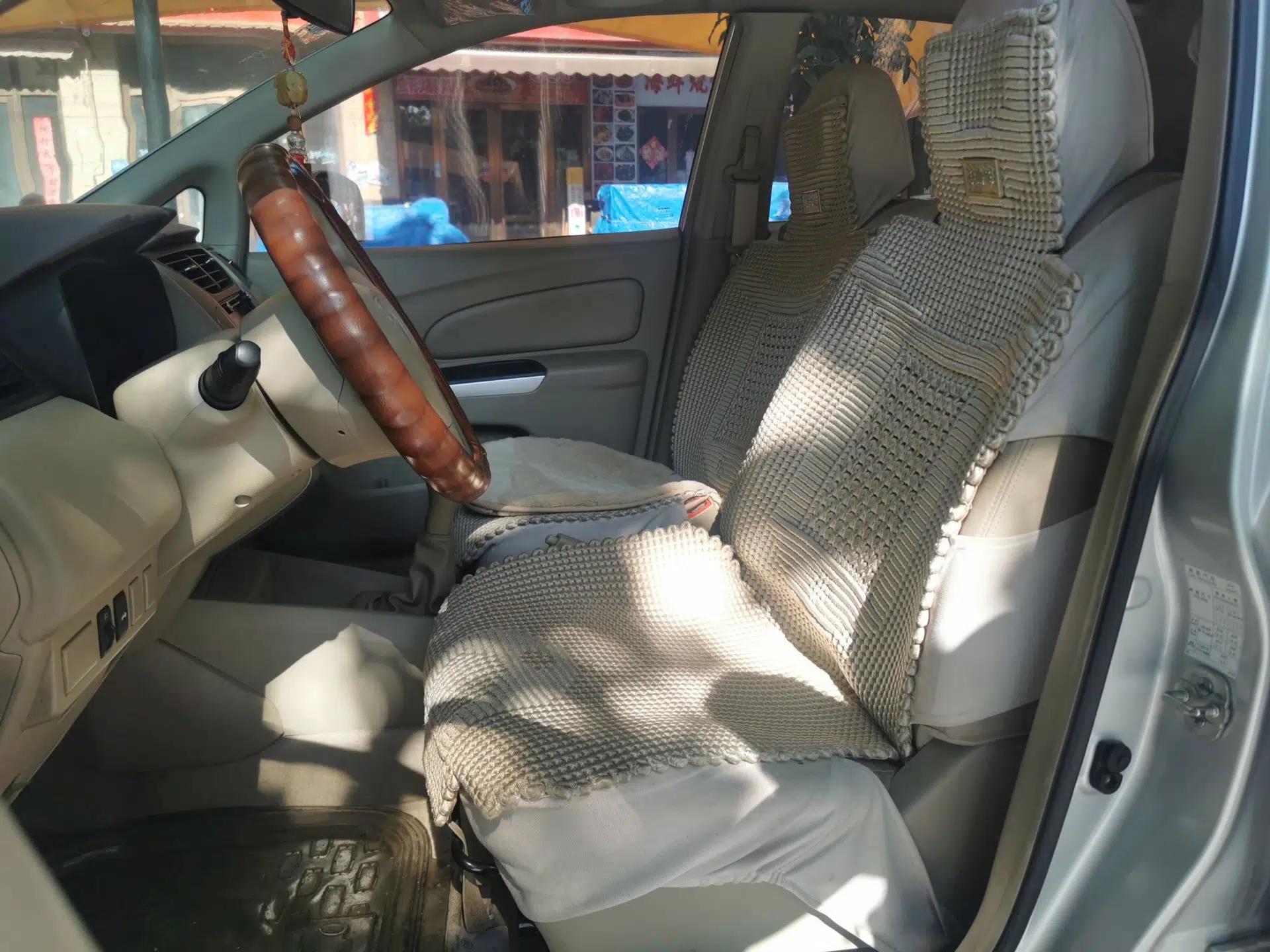 Venucia D50 2012 1.6L Manual Luxury Edition — миниатюра 15