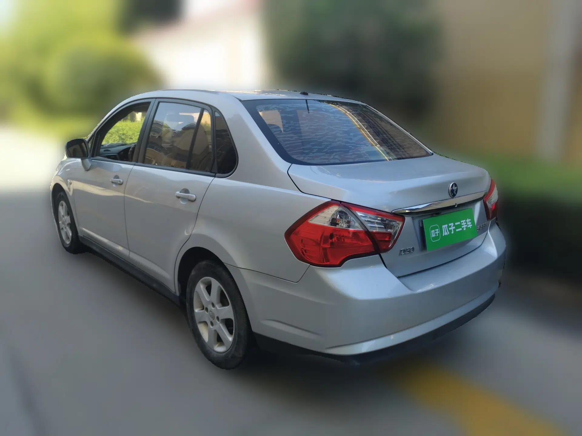 Venucia D50 2012 1.6L Manual Luxury Edition — миниатюра 4
