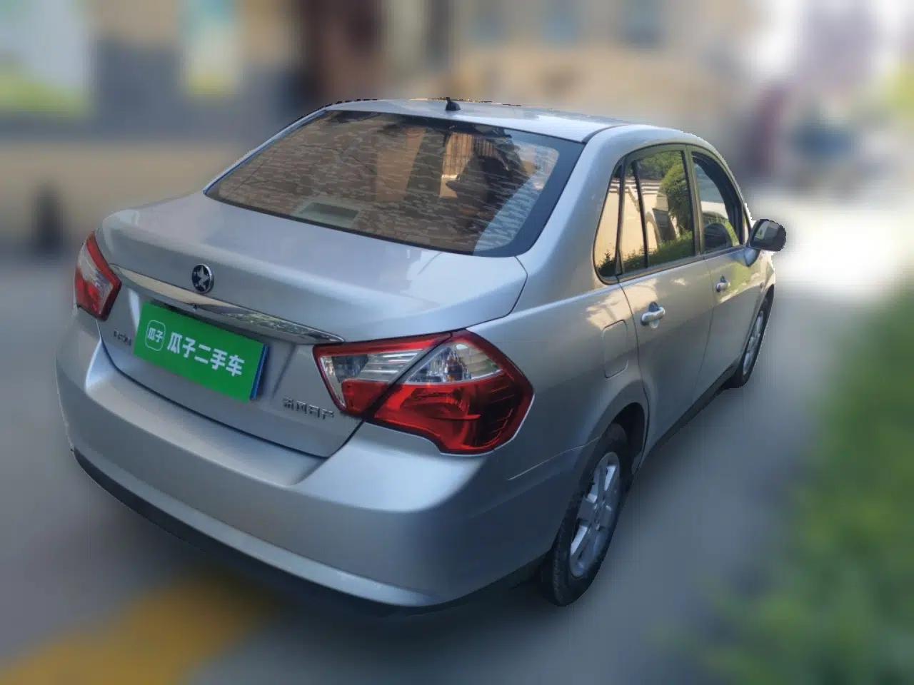 Venucia D50 2012 1.6L Manual Luxury Edition — миниатюра 6