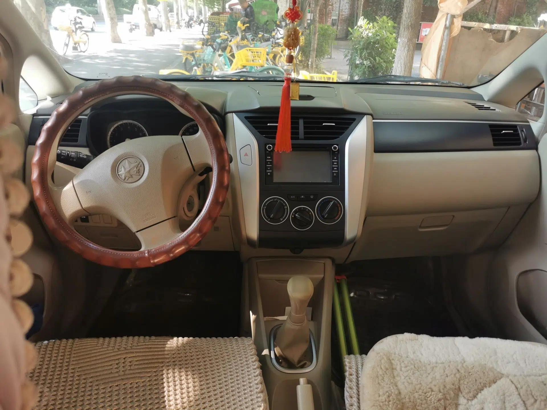 Venucia D50 2012 1.6L Manual Luxury Edition — миниатюра 9