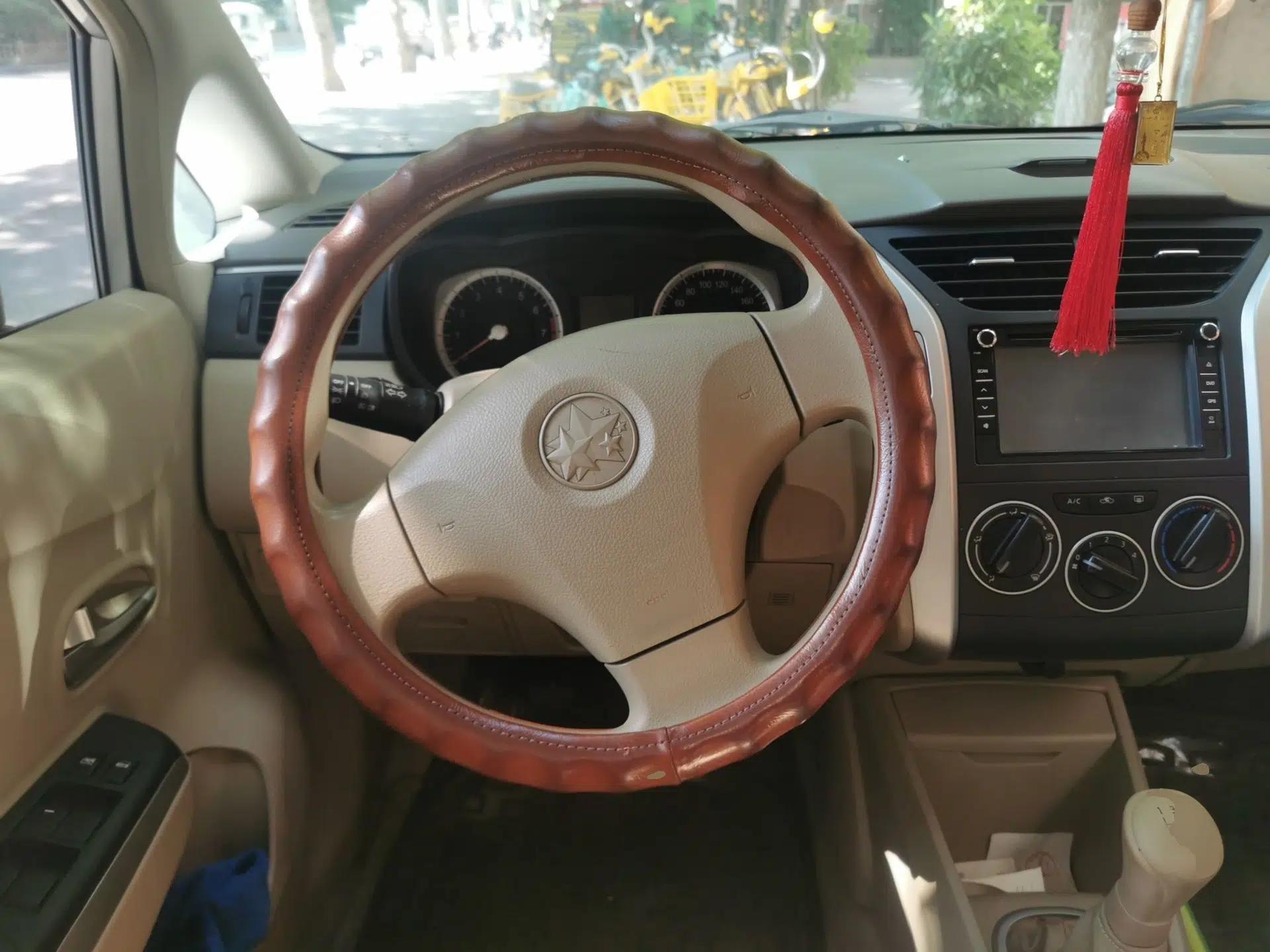 Venucia D50 2012 1.6L Manual Luxury Edition — миниатюра 10