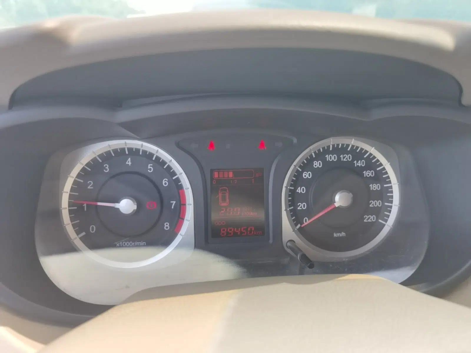 Venucia D50 2012 1.6L Manual Comfort Edition — миниатюра 11