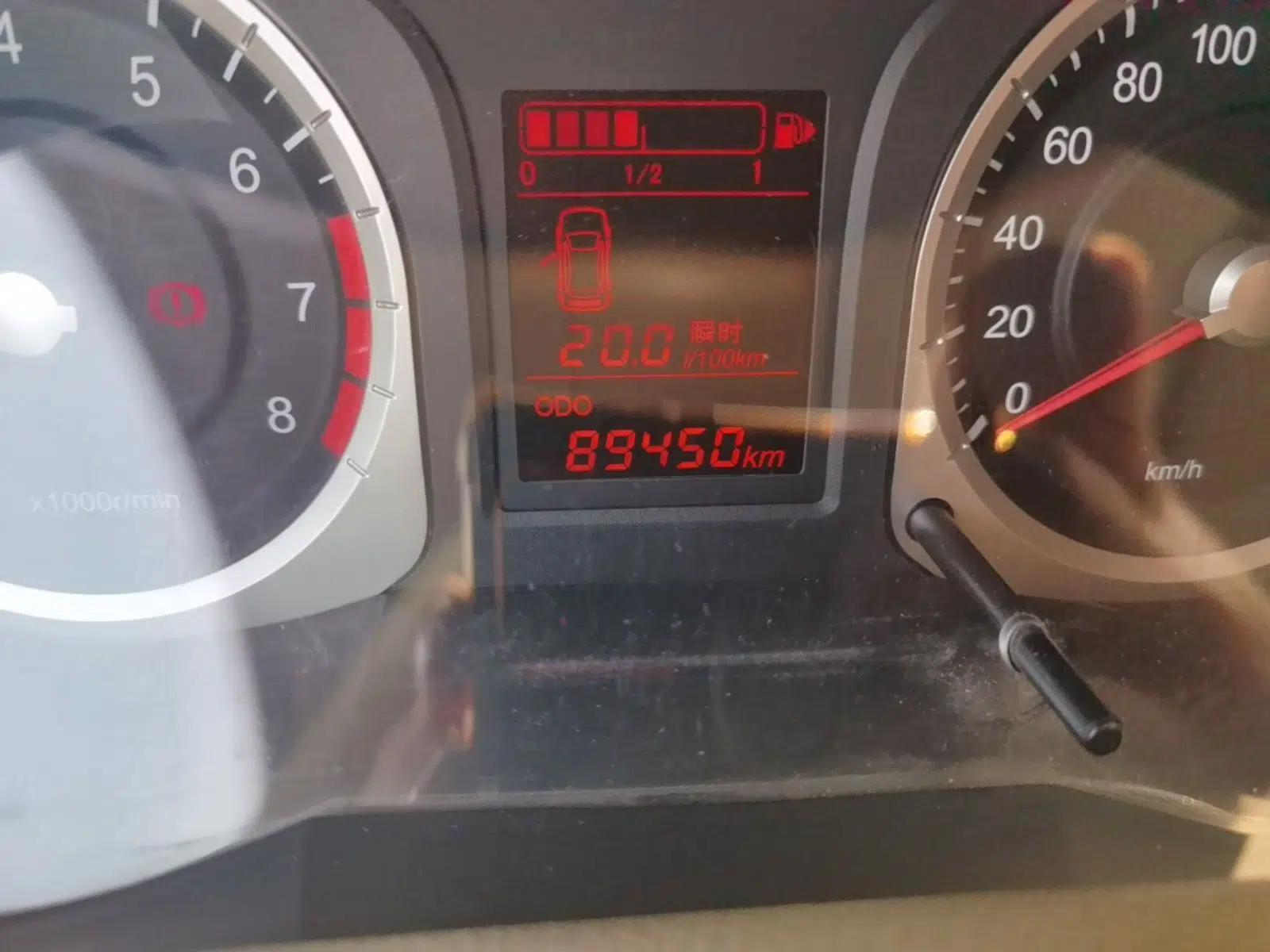 Venucia D50 2012 1.6L Manual Comfort Edition — миниатюра 12