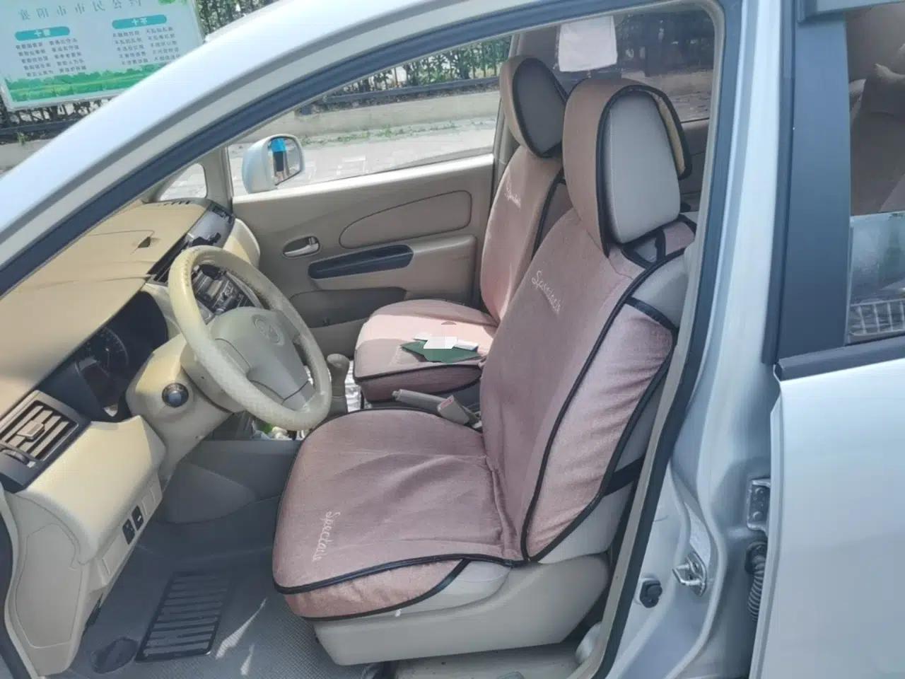 Venucia D50 2012 1.6L Manual Comfort Edition — миниатюра 15