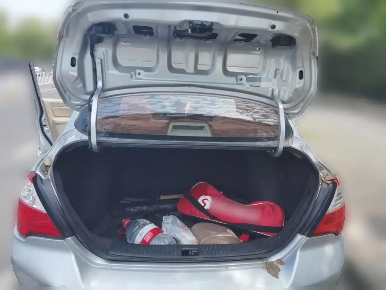 Venucia D50 2012 1.6L Manual Comfort Edition — миниатюра 19