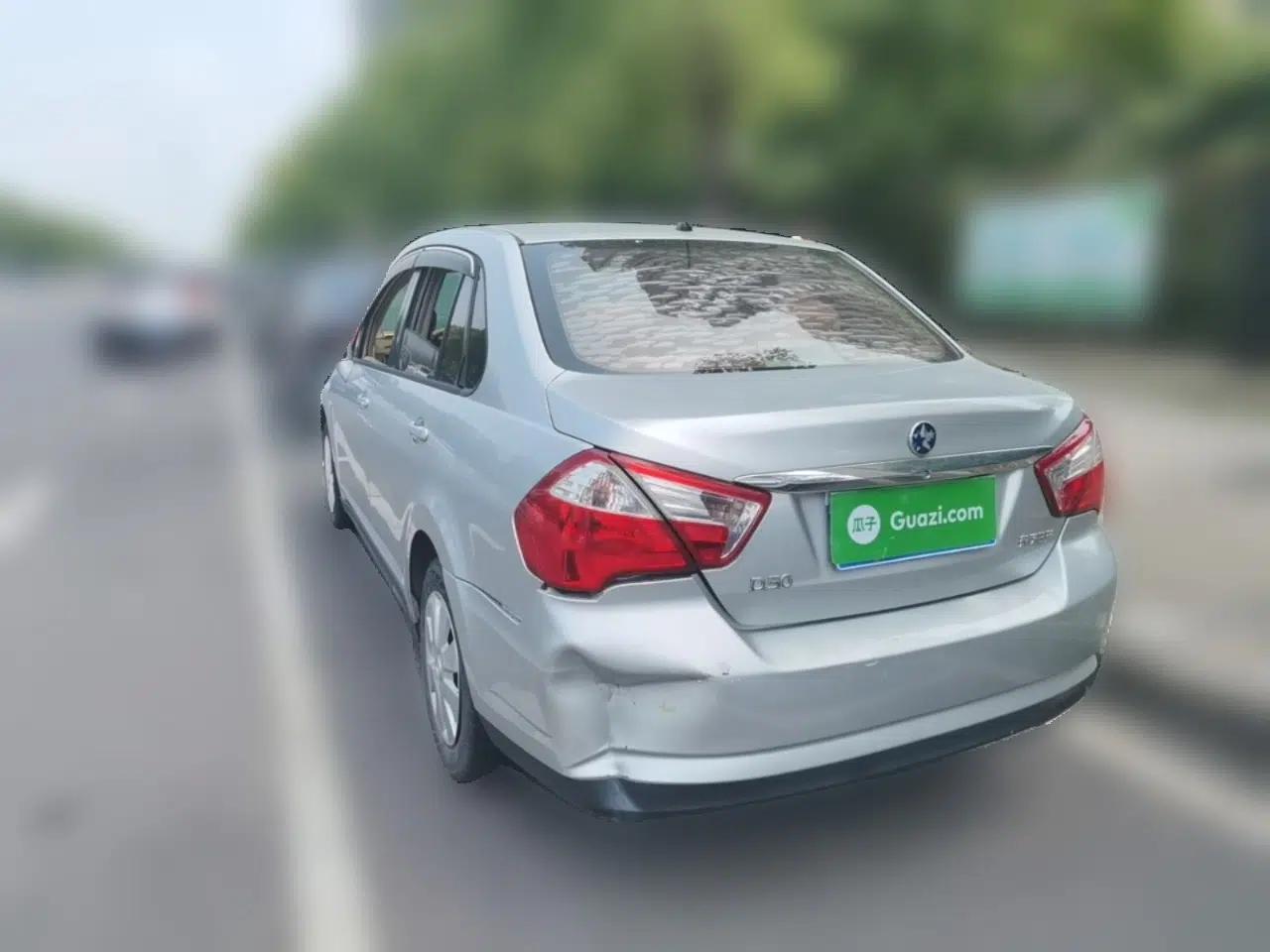 Venucia D50 2012 1.6L Manual Comfort Edition — миниатюра 4
