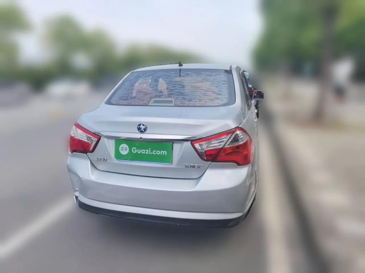 Venucia D50 2012 1.6L Manual Comfort Edition — миниатюра 5