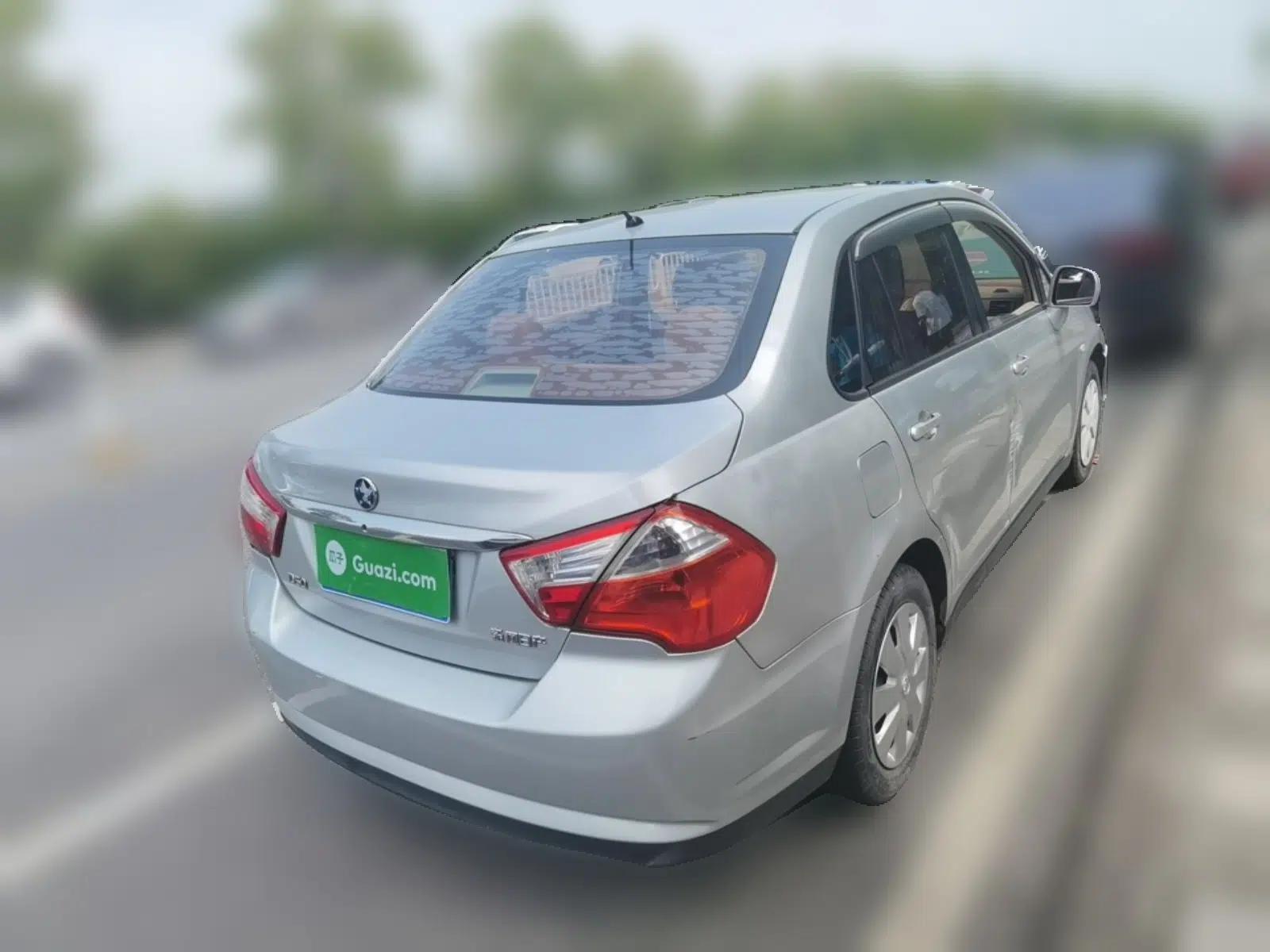 Venucia D50 2012 1.6L Manual Comfort Edition — миниатюра 6