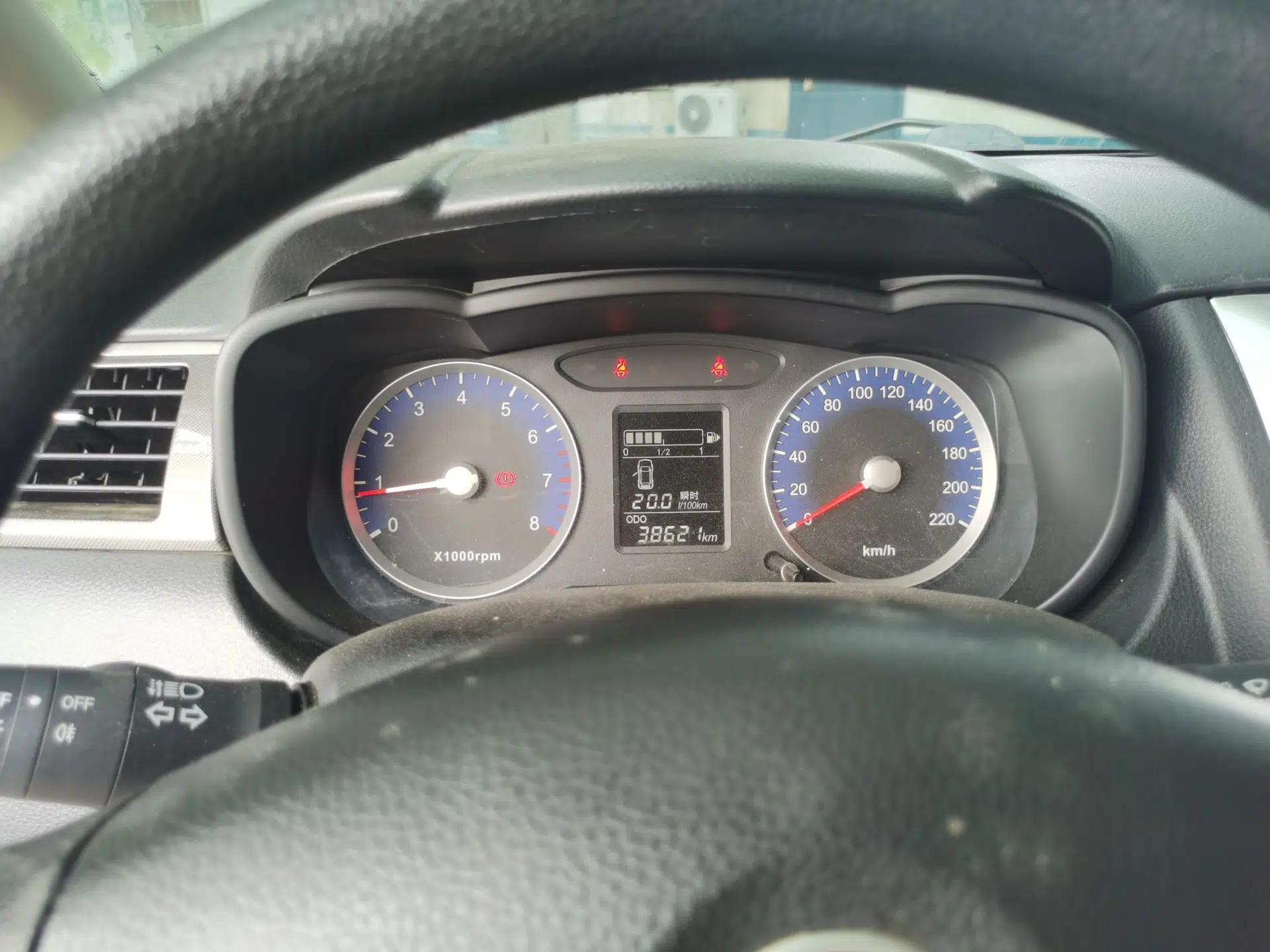 Venucia R50X 2015 1.6L Manual Trend Edition — миниатюра 11