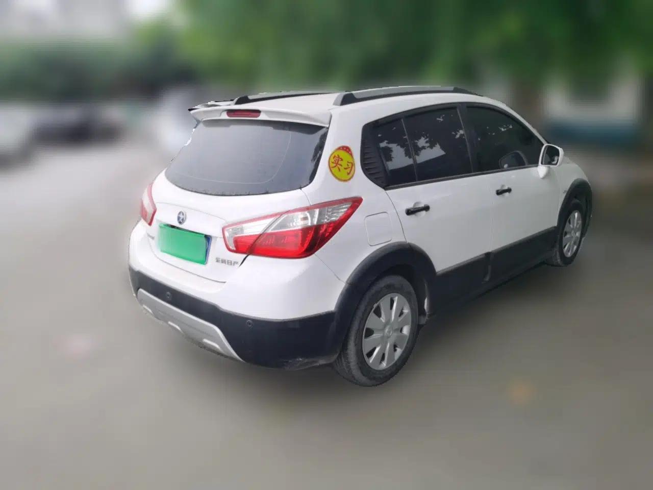 Venucia R50X 2015 1.6L Manual Trend Edition — миниатюра 6