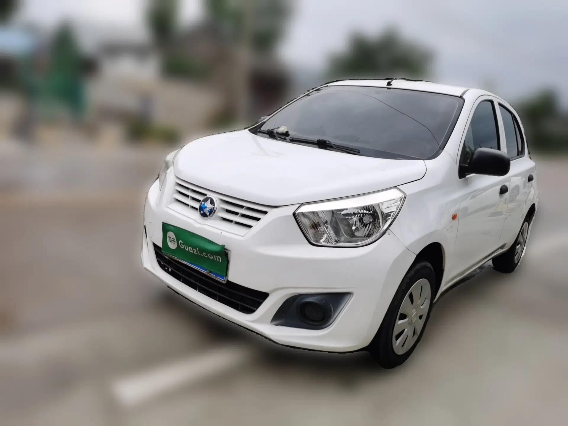 Venucia R30 2014 1.2L Manual Enjoyment Edition — миниатюра 1