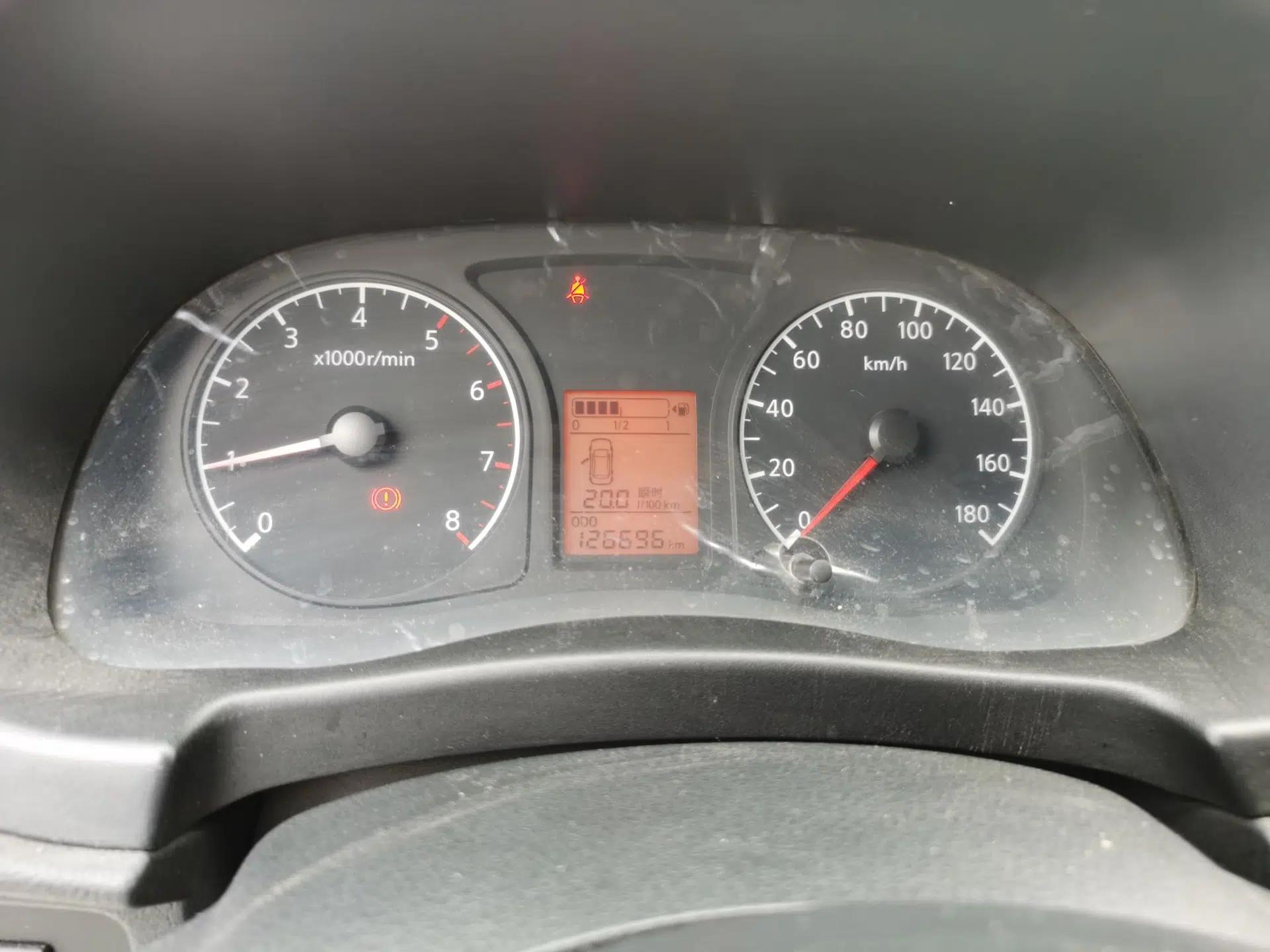 Venucia R30 2014 1.2L Manual Enjoyment Edition — миниатюра 11