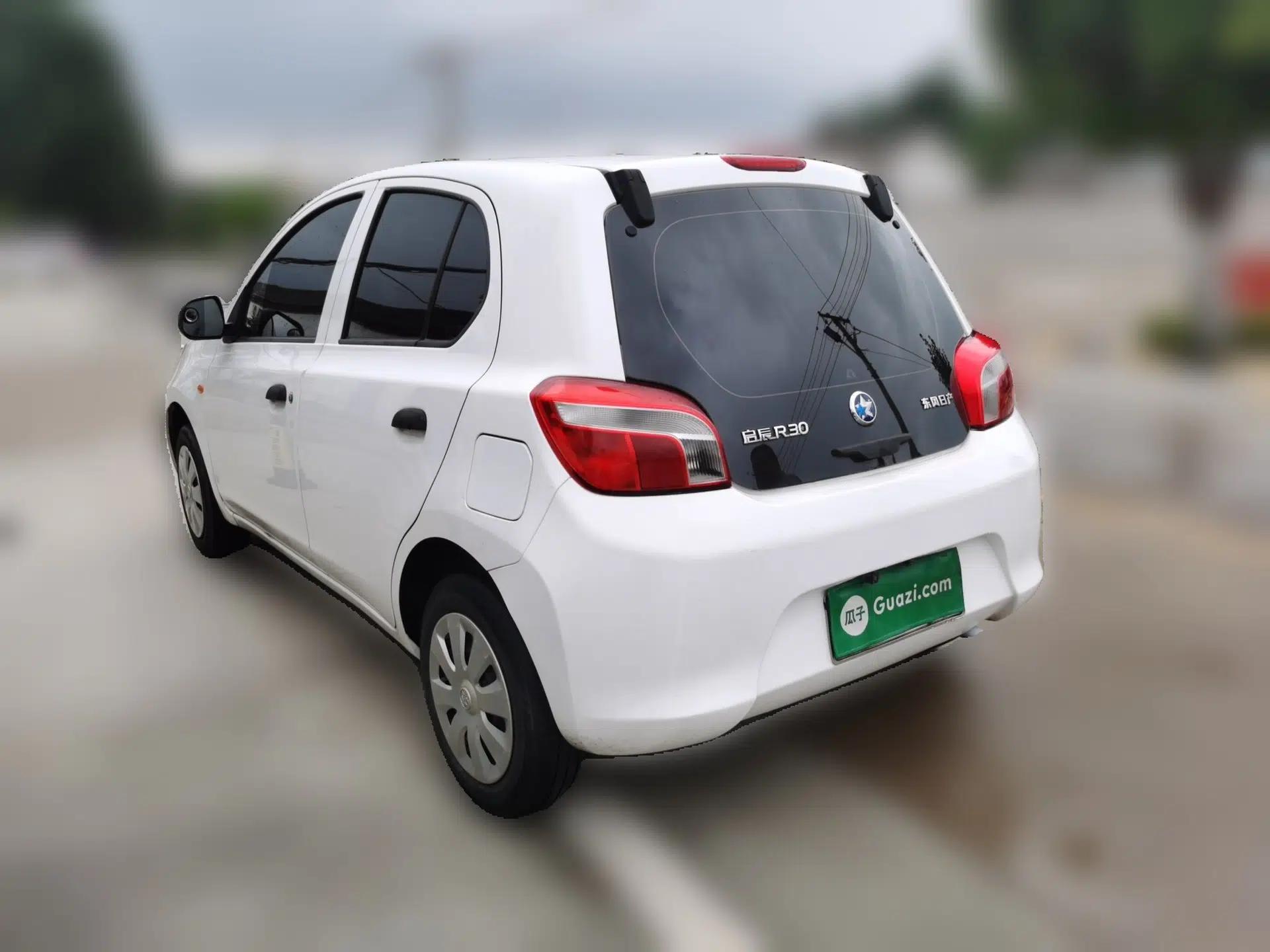 Venucia R30 2014 1.2L Manual Enjoyment Edition — миниатюра 4