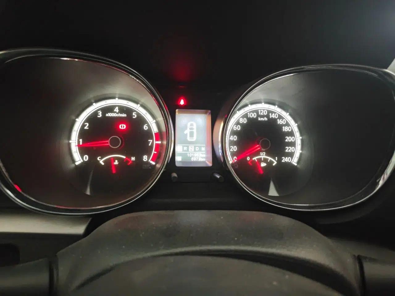 Venucia T70X 2015 2.0L CVT SmartFun Sport Edition — миниатюра 11