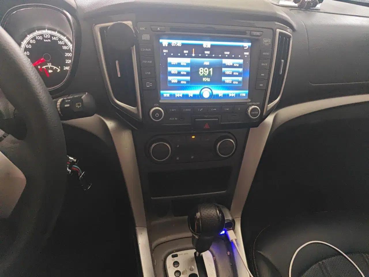 Venucia T70X 2015 2.0L CVT SmartFun Sport Edition — миниатюра 13