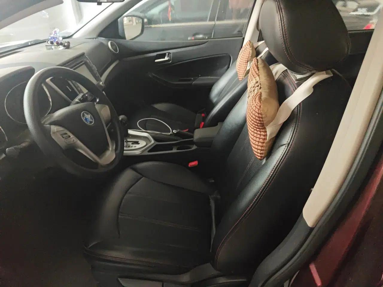 Venucia T70X 2015 2.0L CVT SmartFun Sport Edition — миниатюра 15