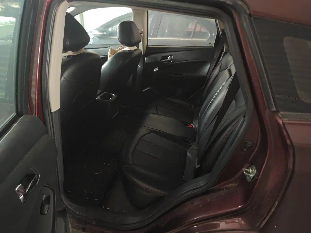Venucia T70X 2015 2.0L CVT SmartFun Sport Edition — миниатюра 17
