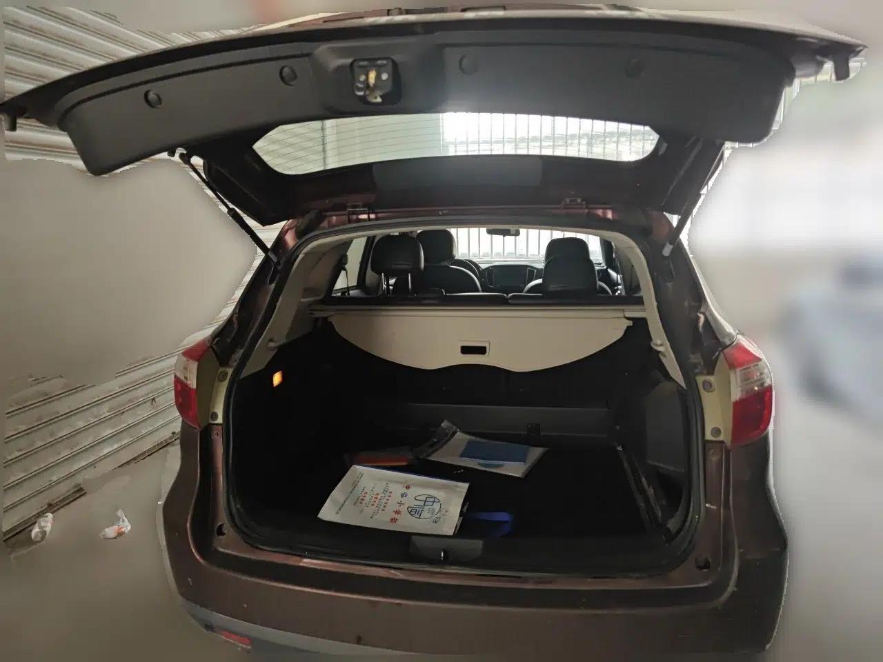 Venucia T70X 2015 2.0L CVT SmartFun Sport Edition — миниатюра 19