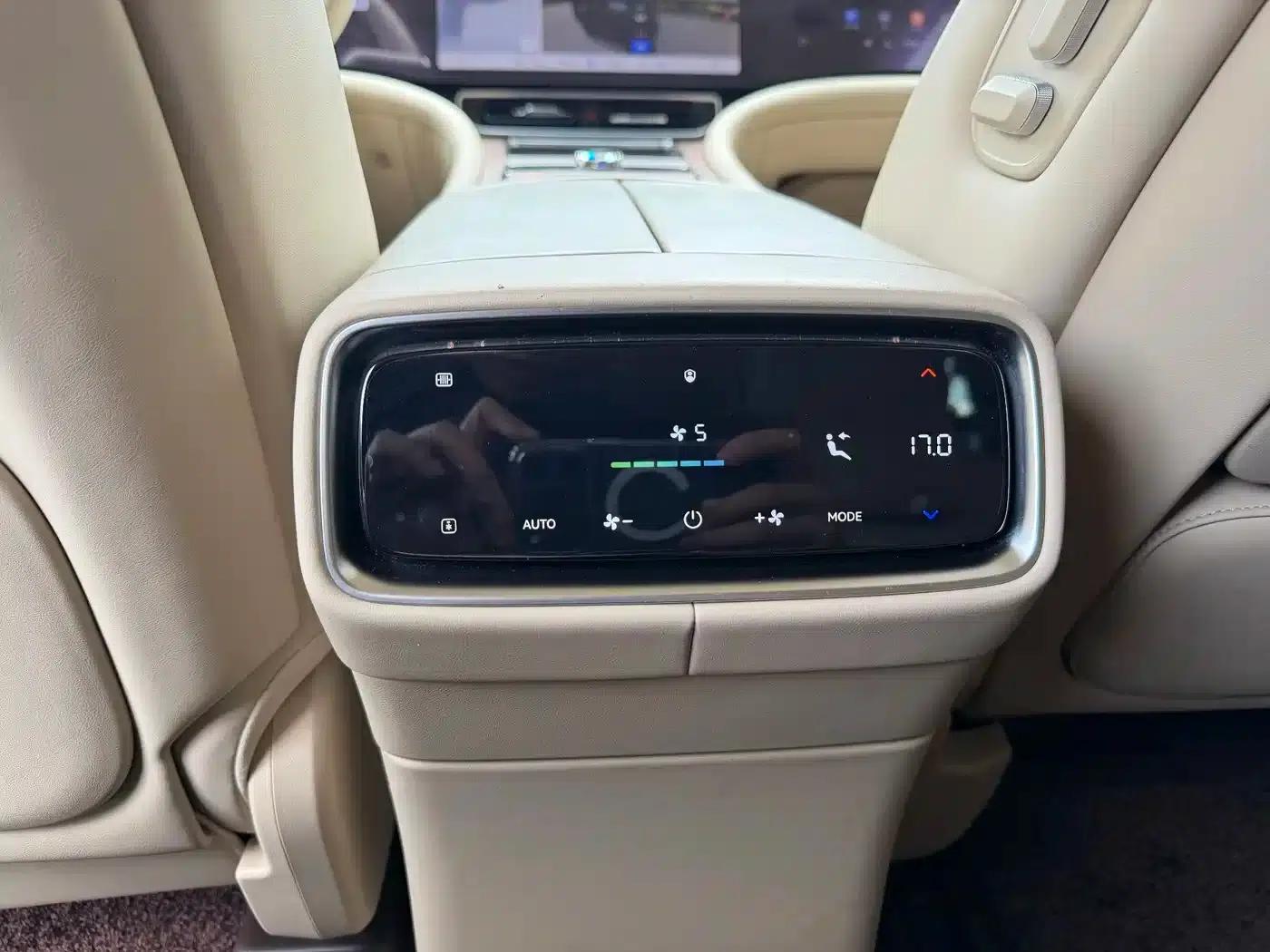 Wenjie M9 2024 Range Extended Max Edition 42kWh 6-Seater — миниатюра 21
