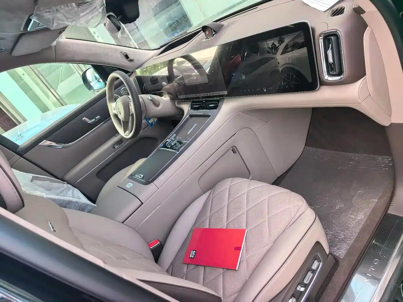 Wenjie M9 2026 Model Extended Range Max+ 6-Seater — миниатюра 4