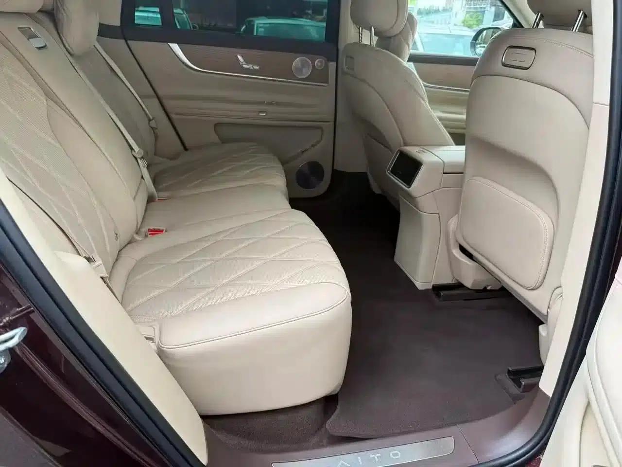 Wenjie M9 2025 Extended Range Ultra Edition 52kWh 5-Seat Version (192-line LiDAR) — миниатюра 16