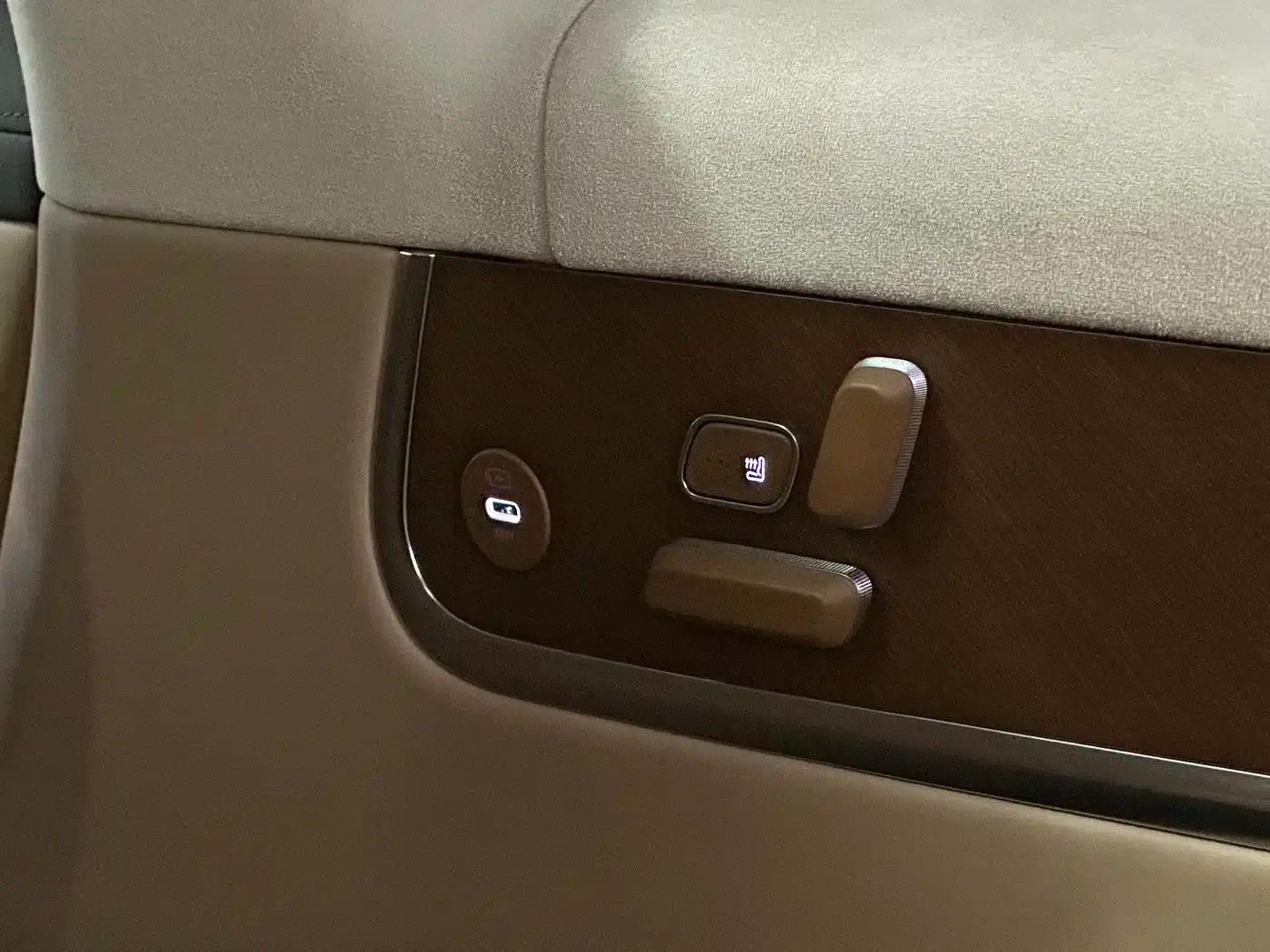 Wenjie M9 2025 Ultra Extended Range Edition 52kWh 6-Seat Version (192-line LiDAR) — миниатюра 15