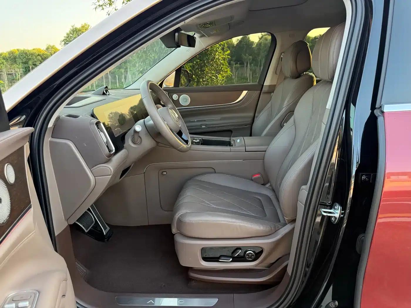 Wenjie M9 2024 Range Extended Max Edition 42kWh 5-Seater — миниатюра 4