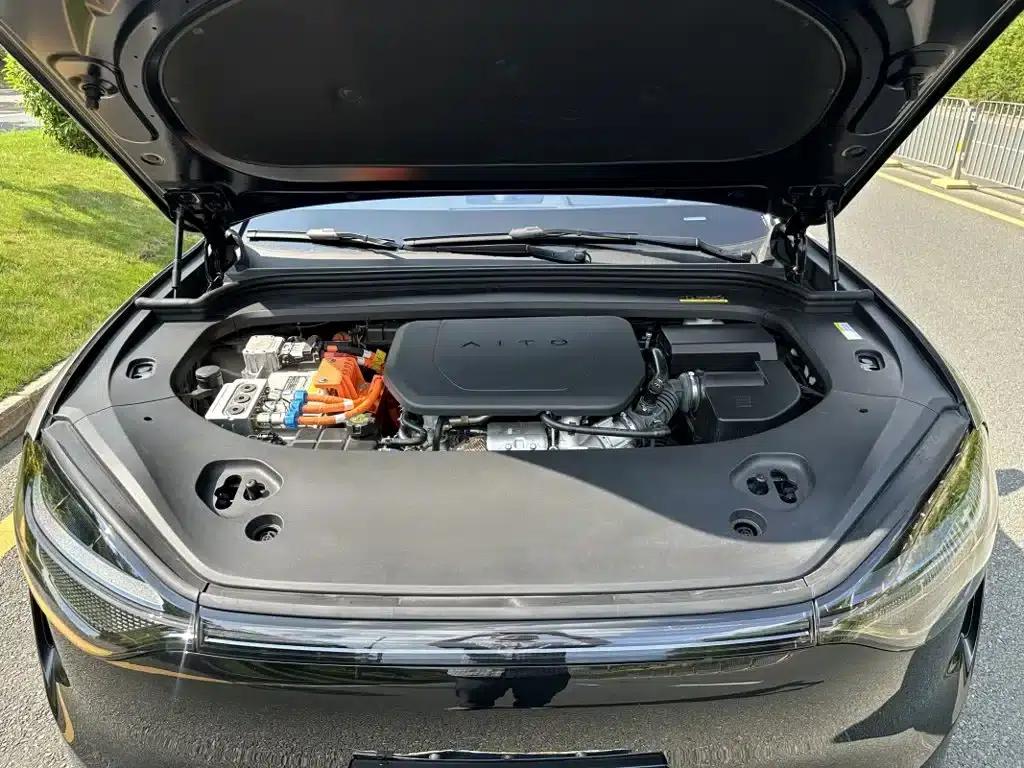 Wenjie M9 2025 Ultra Extended Range Edition (52kWh, 6-seater, 192-line LiDAR) — миниатюра 15