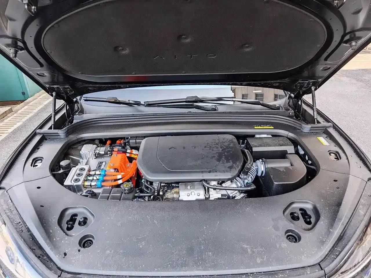 Wenjie M9 2025 Extended Range Ultra Edition 52kWh 5-Seat Version (192-line LiDAR) — миниатюра 13