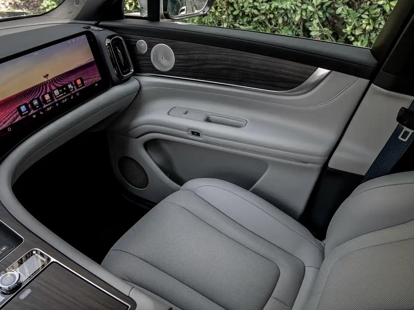 Wenjie M9 2024 Range Extended Max Edition 42kWh 6-Seater — миниатюра 16