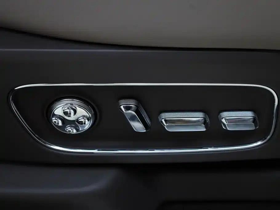 Wenjie M9 2026 Model Extended Range Max+ 6-Seater — миниатюра 16