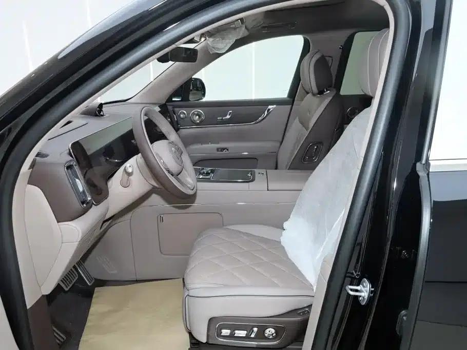 Wenjie M9 2026 Model Extended Range Max+ 6-Seater — миниатюра 19