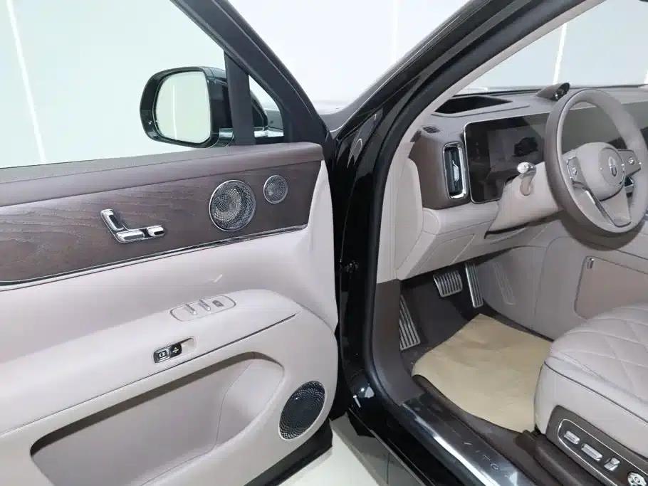 Wenjie M9 2026 Model Extended Range Max+ 6-Seater — миниатюра 20