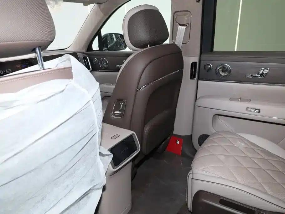 Wenjie M9 2026 Model Extended Range Max+ 6-Seater — миниатюра 22