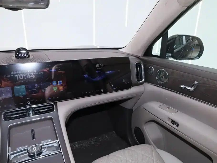 Wenjie M9 2026 Model Extended Range Max+ 6-Seater — миниатюра 26