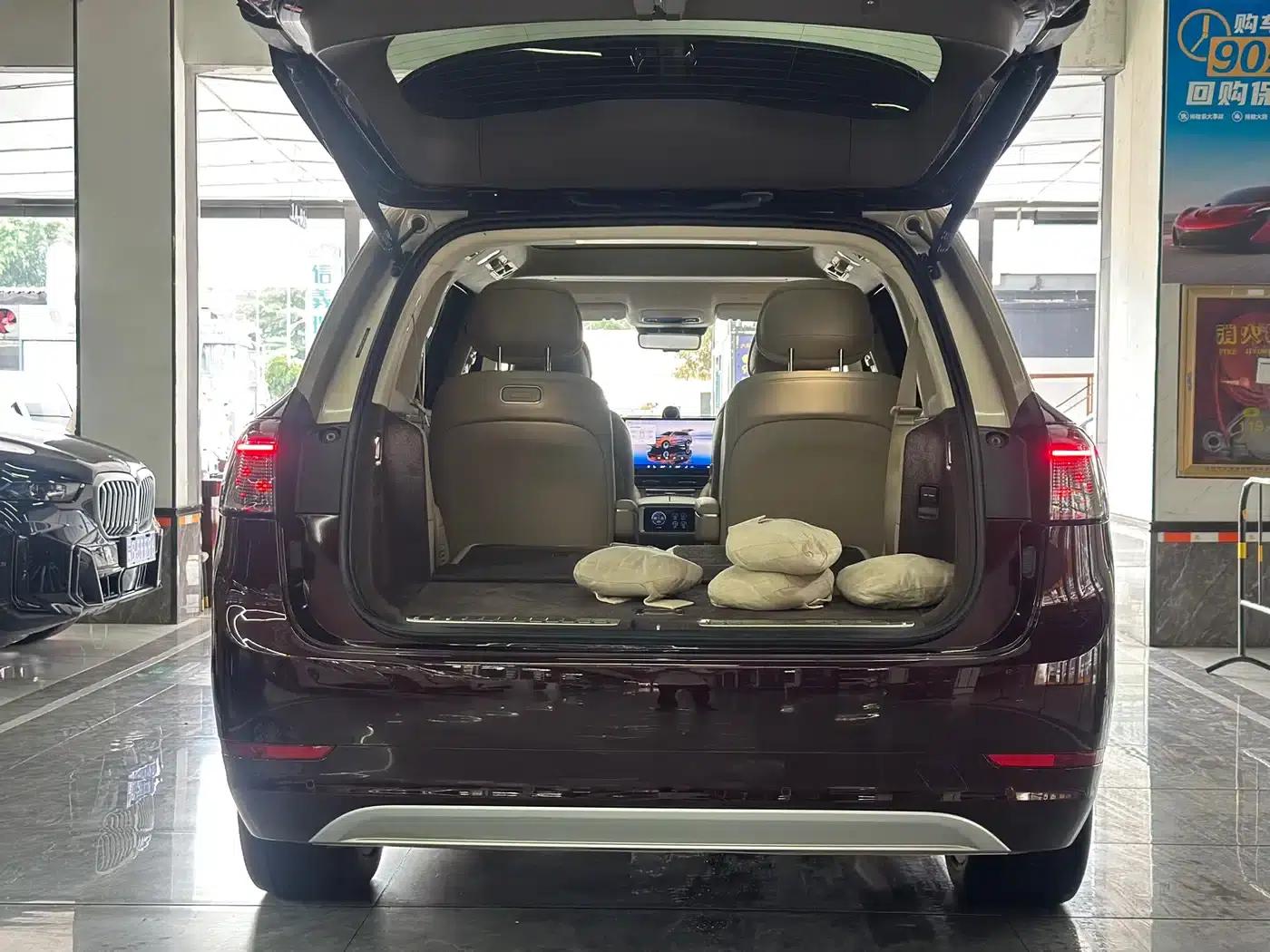 Wenjie M9 2025 Ultra Extended Range Edition (52kWh, 6-seater, 192-line LiDAR) — миниатюра 8