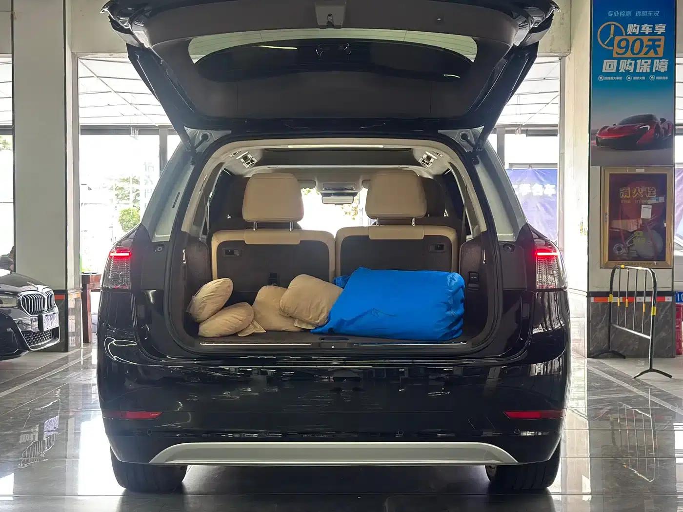 Wenjie M9 2025 Ultra Extended Range Edition (52kWh, 6-seater, 192-line LiDAR) — миниатюра 8