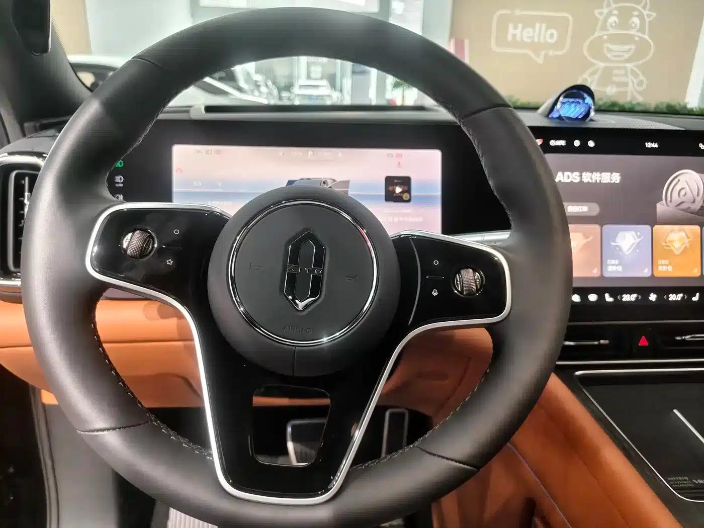 Wenjie M9 2025 Extended Range Ultra Edition 52kWh 5-Seat Version (192-line LiDAR) — миниатюра 8