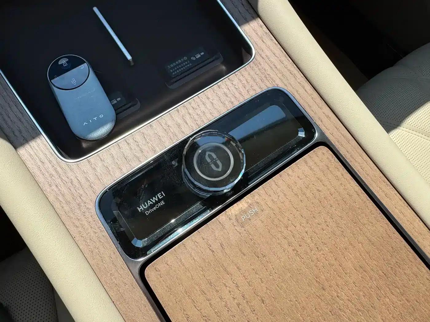Wenjie M9 2025 Ultra Extended Range Edition (52kWh, 6-seater, 192-line LiDAR) — миниатюра 16