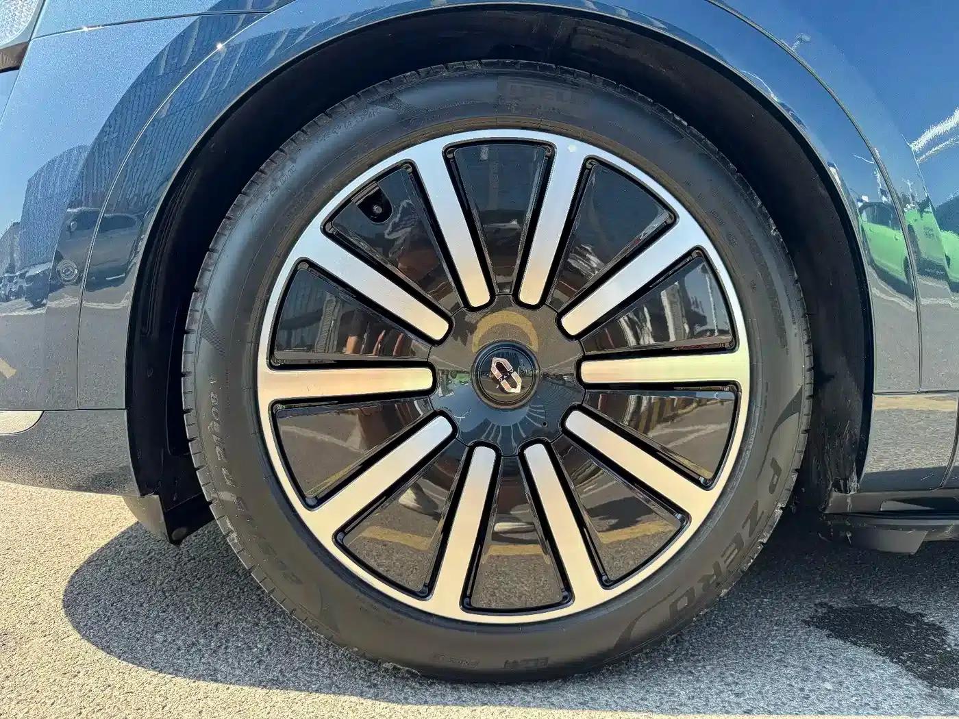 Wenjie M9 2025 Ultra Extended Range Edition (52kWh, 6-seater, 192-line LiDAR) — миниатюра 17