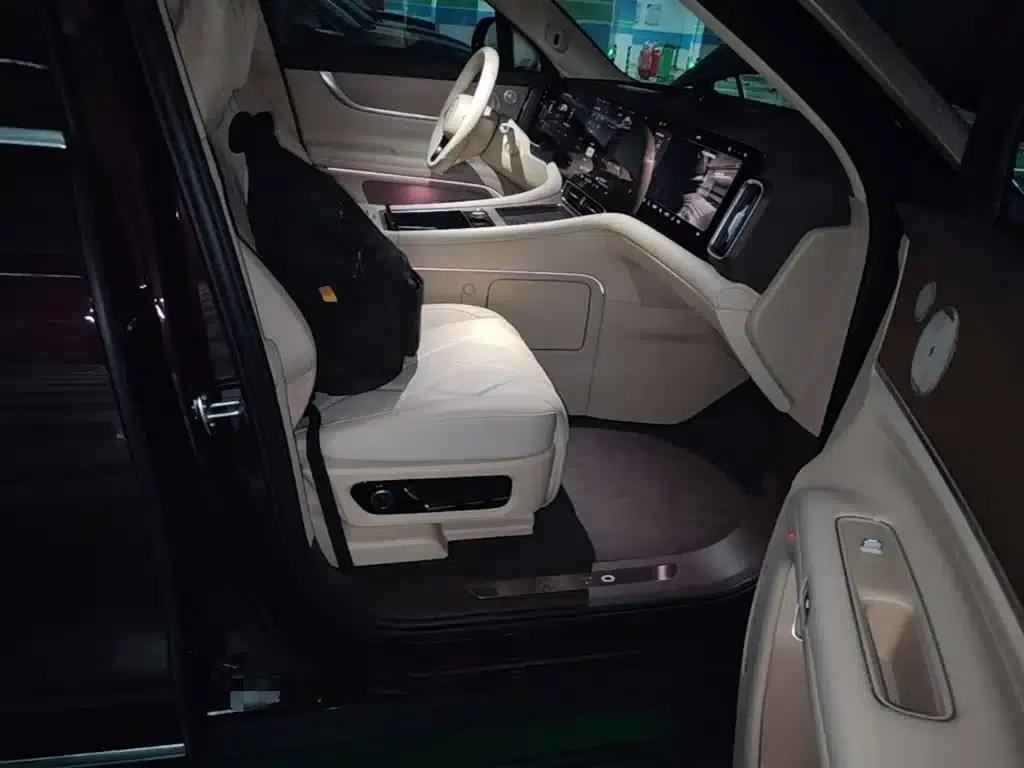 Wenjie M9 2025 Ultra Extended Range Edition (52kWh, 5-seater, 192-line LiDAR) — миниатюра 11