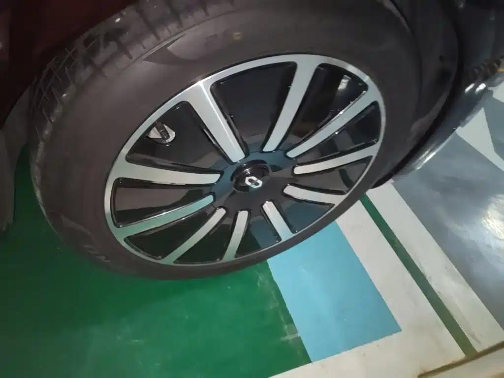 Wenjie M9 2025 Ultra Extended Range Edition (52kWh, 5-seater, 192-line LiDAR) — миниатюра 14