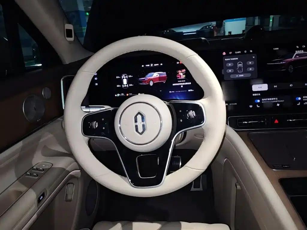 Wenjie M9 2025 Ultra Extended Range Edition (52kWh, 5-seater, 192-line LiDAR) — миниатюра 17