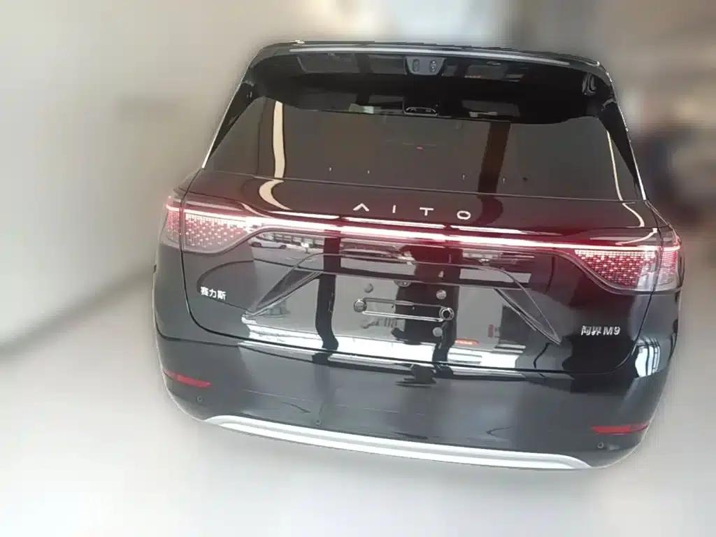 Wenjie M9 2025 Ultra Extended Range Edition (52kWh, 6-seater, 192-line LiDAR) — миниатюра 10