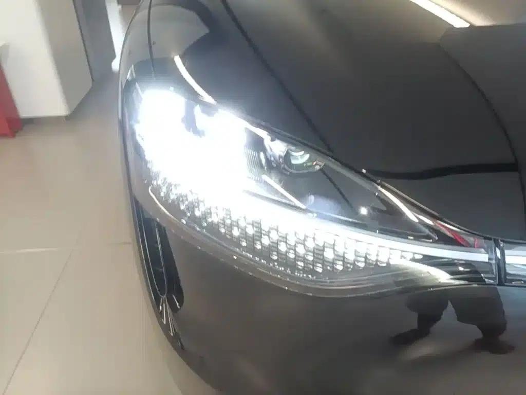 Wenjie M9 2025 Ultra Extended Range Edition (52kWh, 6-seater, 192-line LiDAR) — миниатюра 13