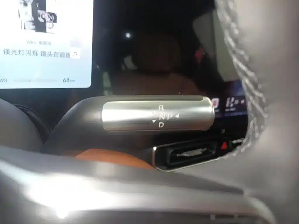Wenjie M9 2025 Ultra Extended Range Edition (52kWh, 6-seater, 192-line LiDAR) — миниатюра 21