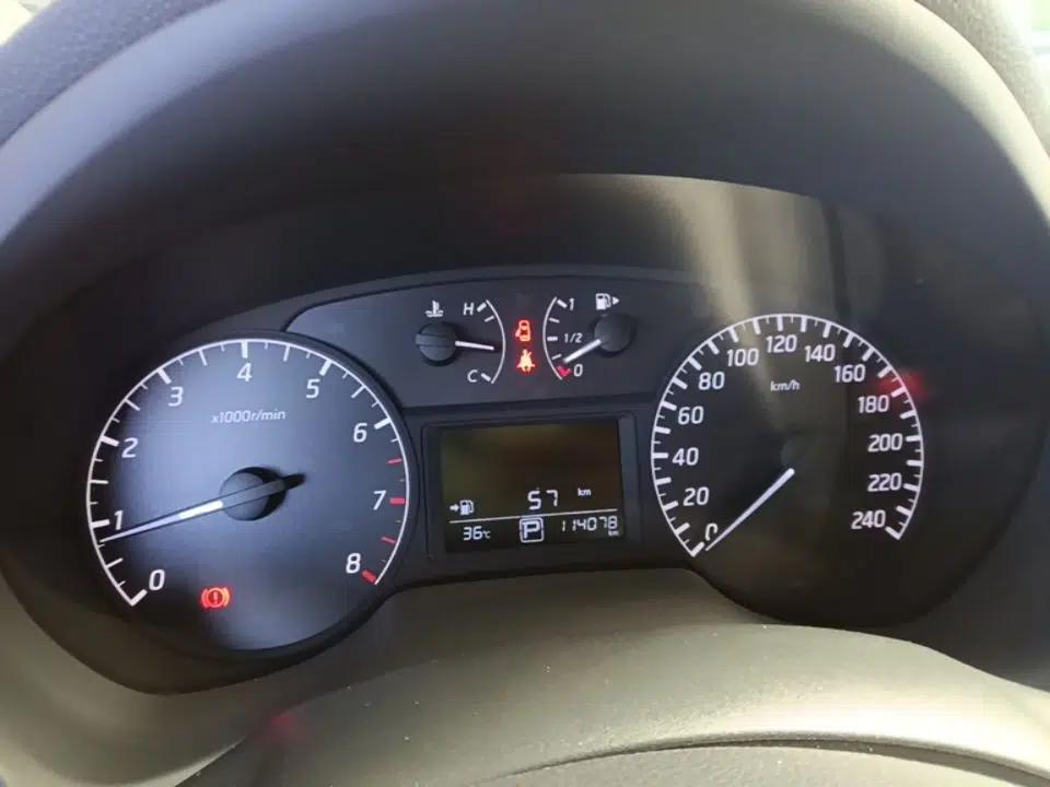 Nissan Sylphy 2014 1.6XV CVT Deluxe Edition — миниатюра 14
