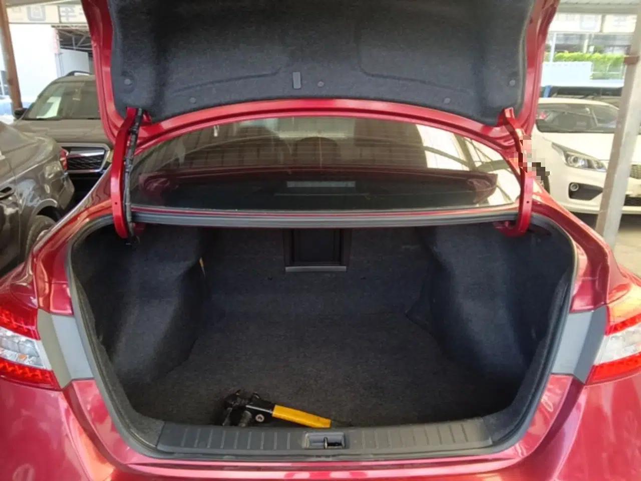 Nissan Sylphy 2014 1.6XV CVT Deluxe Edition — миниатюра 22