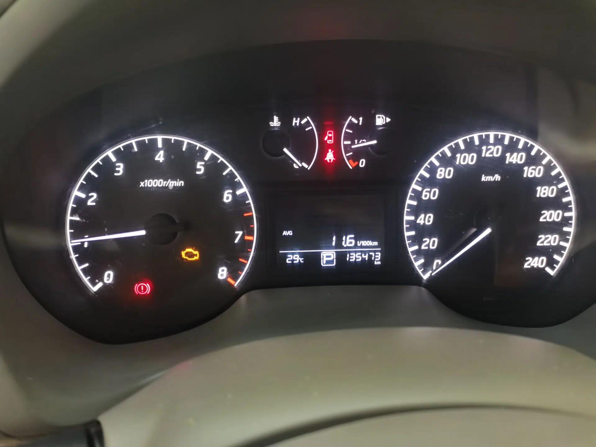 Nissan Sylphy 2012 1.6 XL CVT Luxury Edition — миниатюра 11