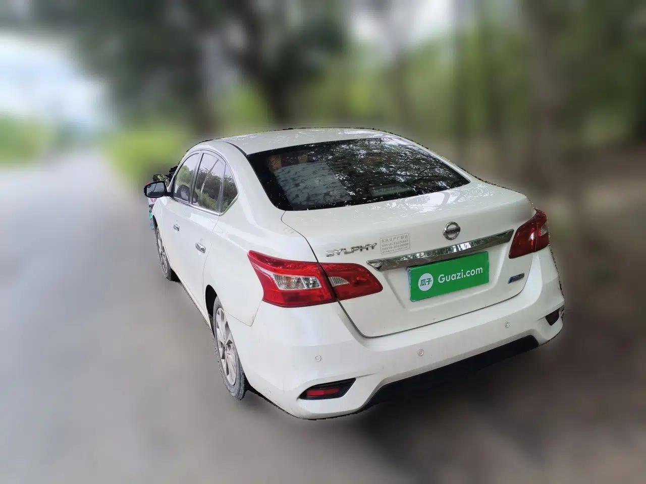 Nissan Sylphy 2018 1.6XV CVT Deluxe Edition — миниатюра 4